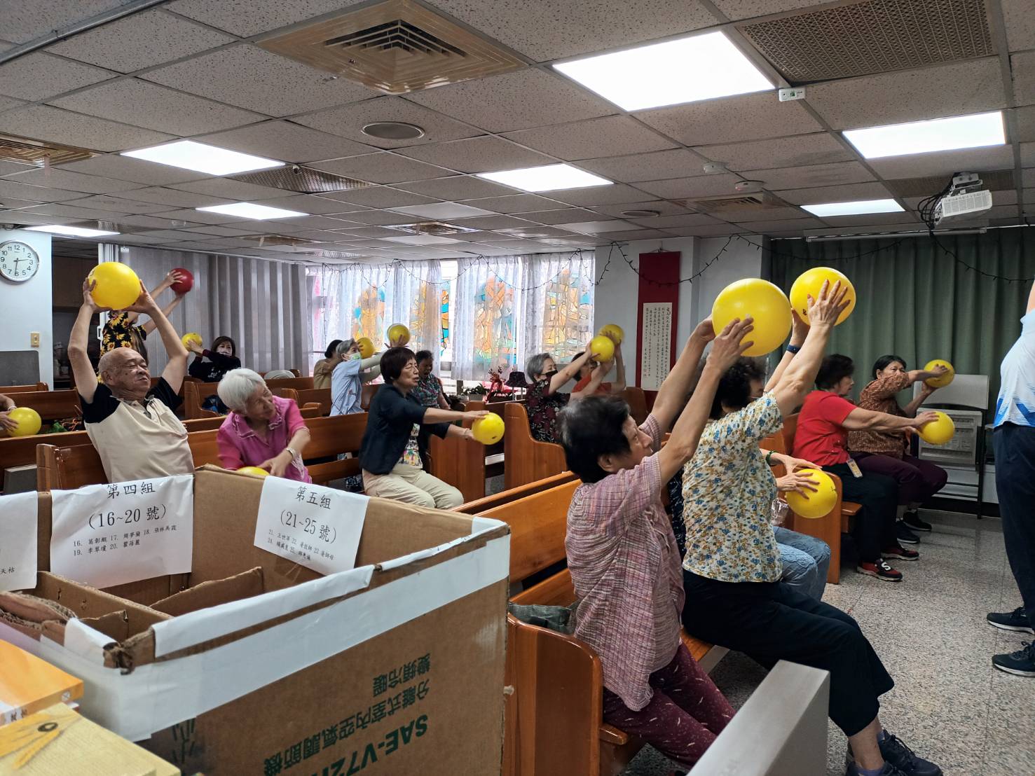 週二預防及延緩失能課程學員活動情形。