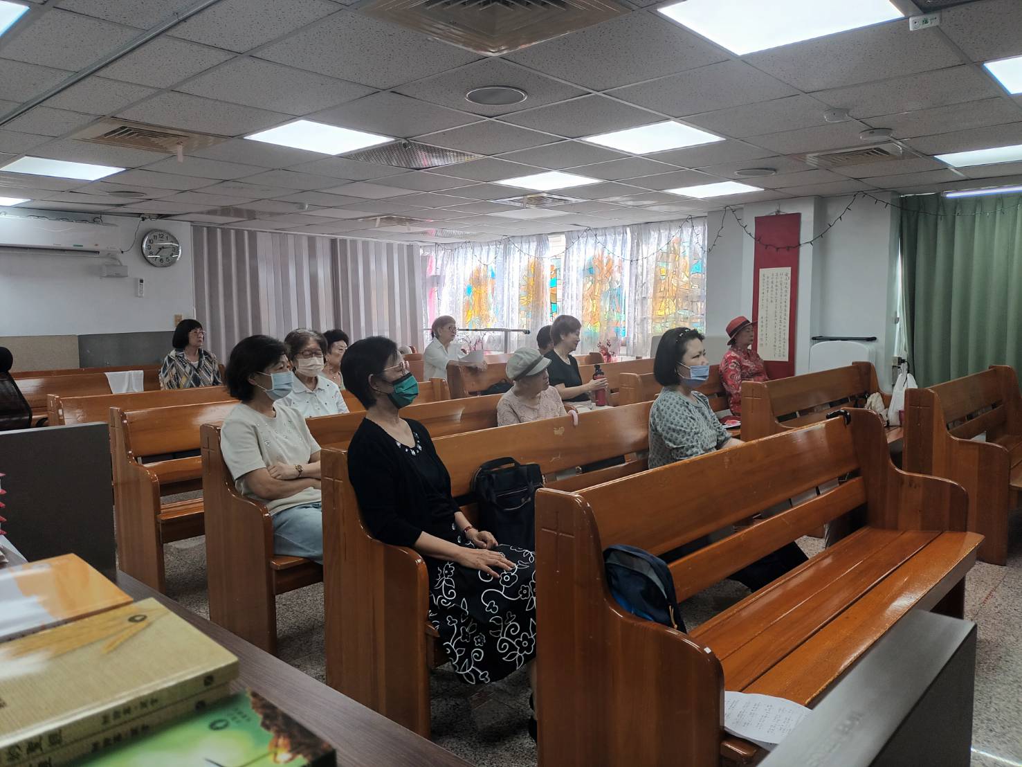 周一老歌懷舊教唱班認真上課。